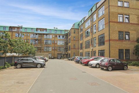 Jessop Court, Uxbridge UB8