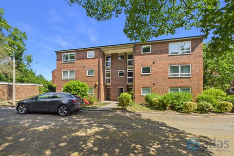 Mosslea Park, Mossley Hill L18