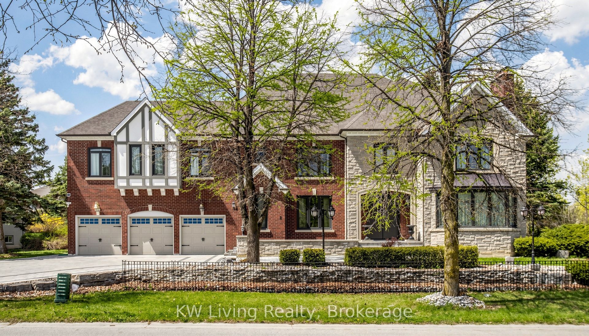 2 Cortina Court N, Richmond Hill, ON, L4B 2G8 photo 2