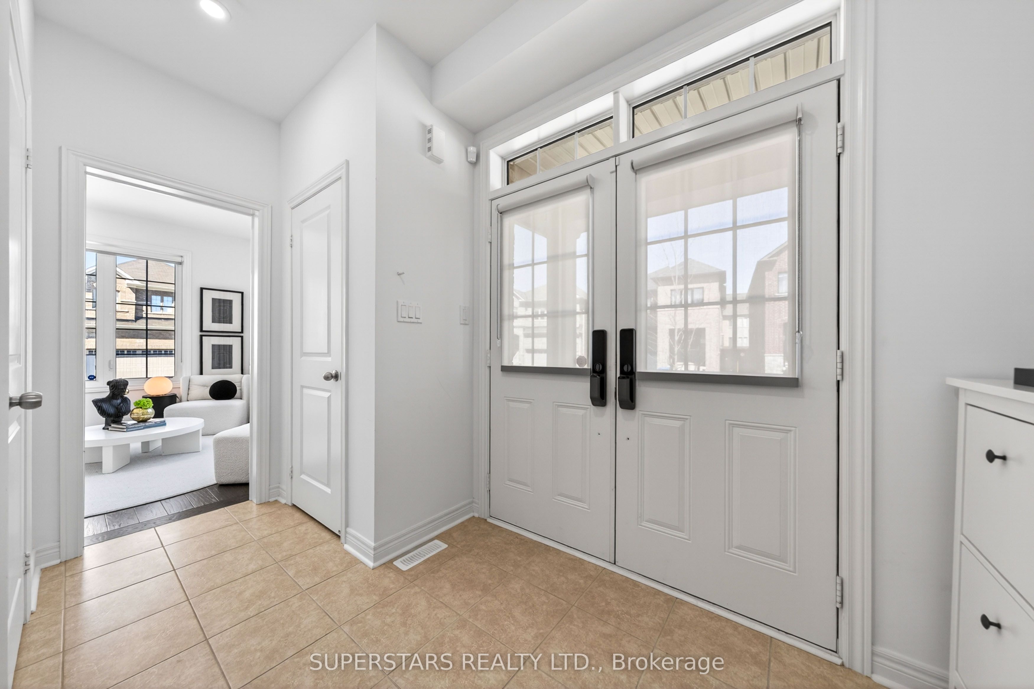 Main and Upp-49 Birkett Way, Whitchurch-stouffville, ON, L4A 4P7 photo 5