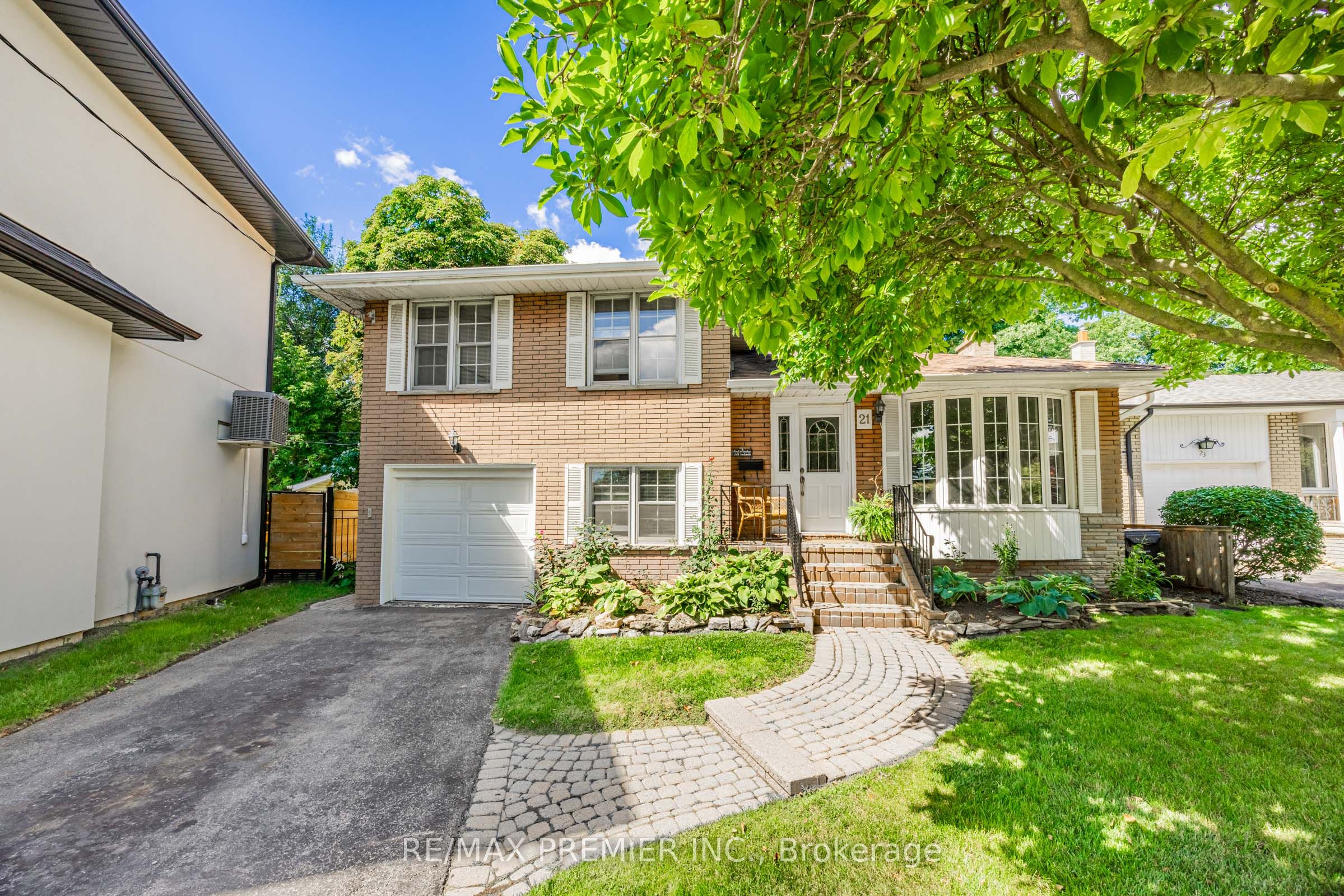 21 Halbadier Place, Toronto, ON, M9B 2H4 photo 2