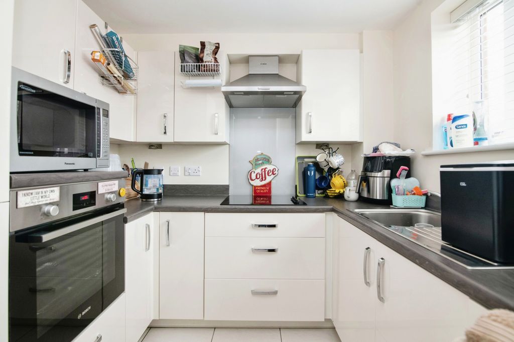 Additional image 2 of 2 bed flat for saleClive Road, Redditch, Worcestershire B97