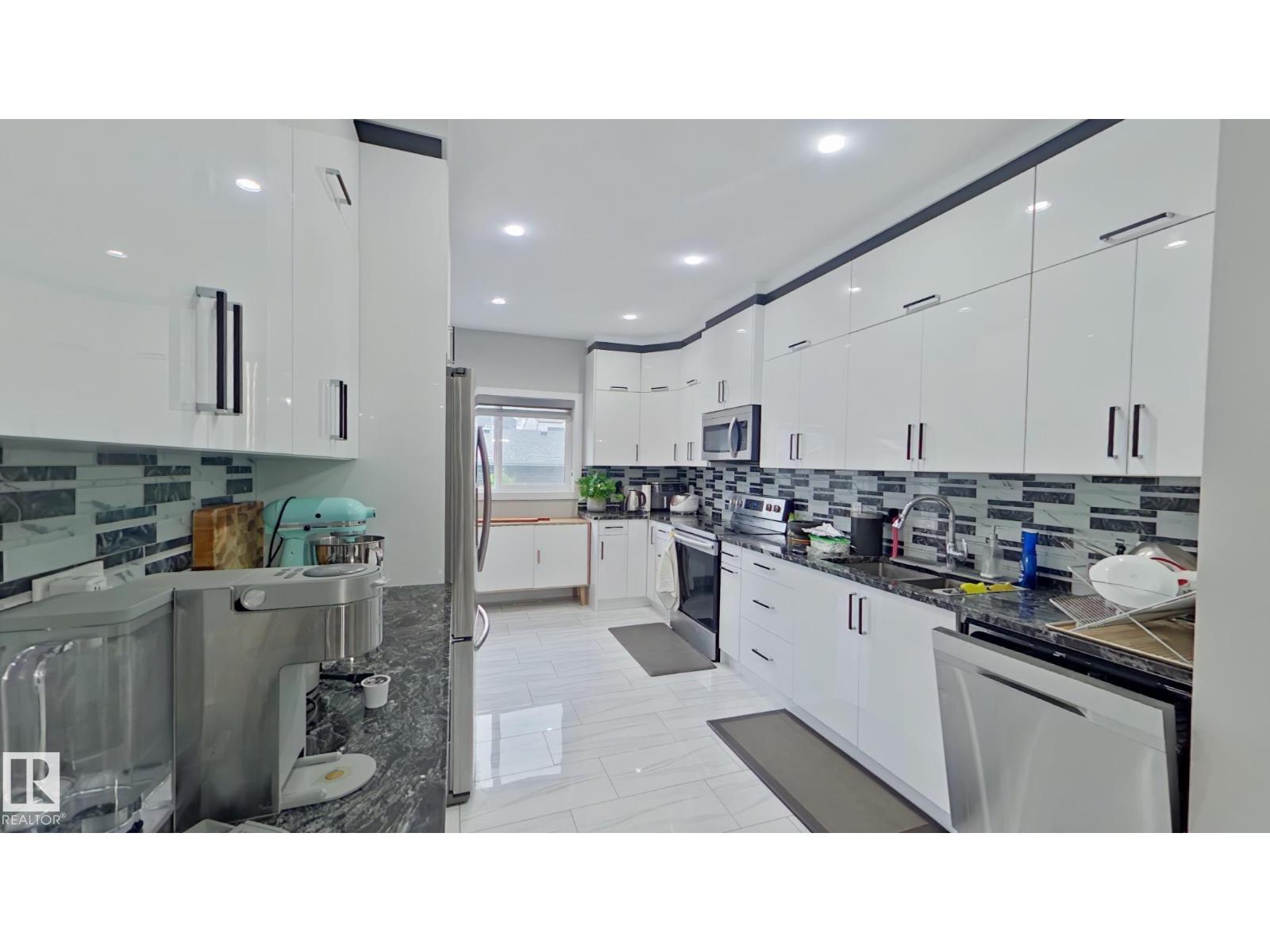 8543 80 Avenue NW, Edmonton, AB, T6C0T2 photo 3