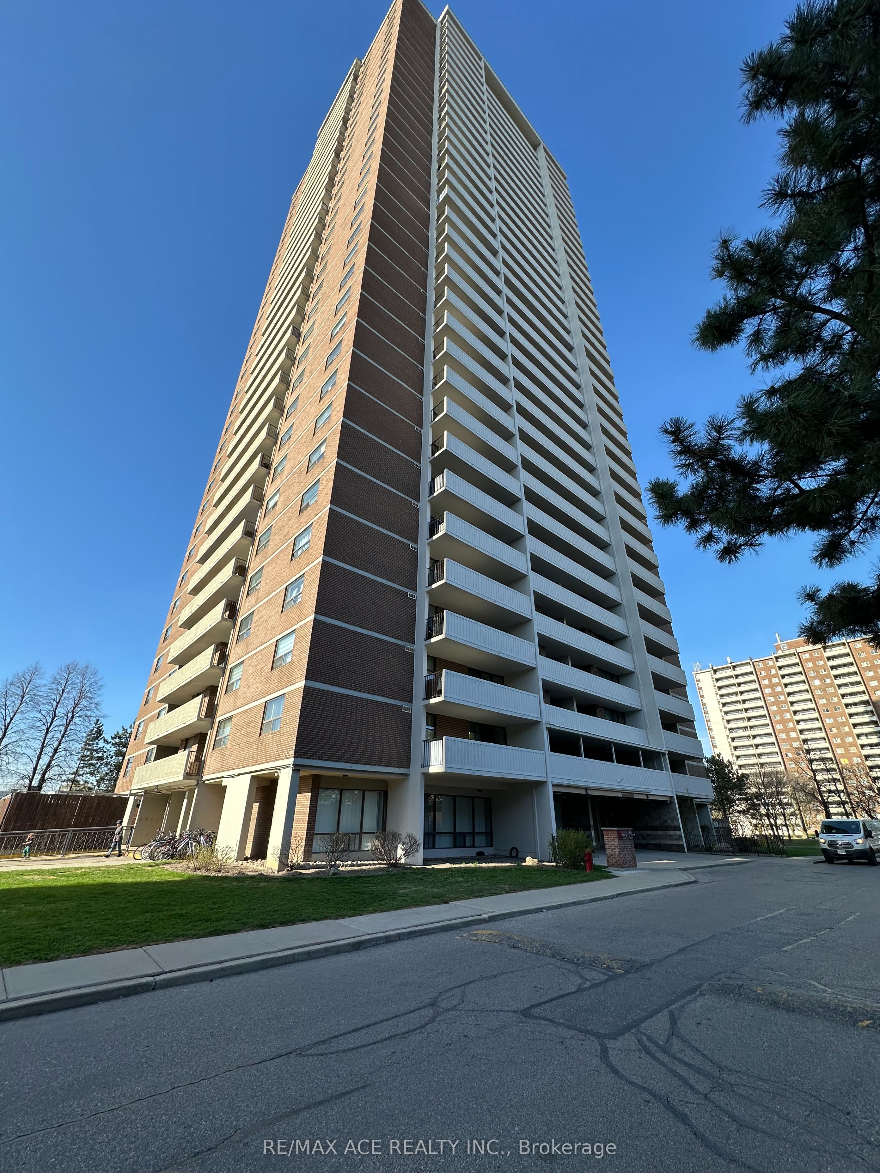 1504-10 Tangreen Court, Toronto, ON, M2M 4B9 photo 2