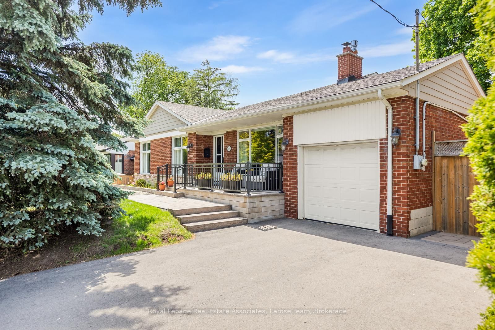 1481 Glenwatson Drive, Mississauga, ON, L5E 2V8