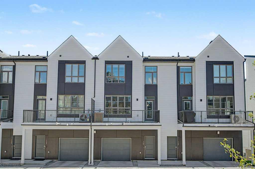142 Sovereign Common SW, Calgary, AB, T3C 3Y3