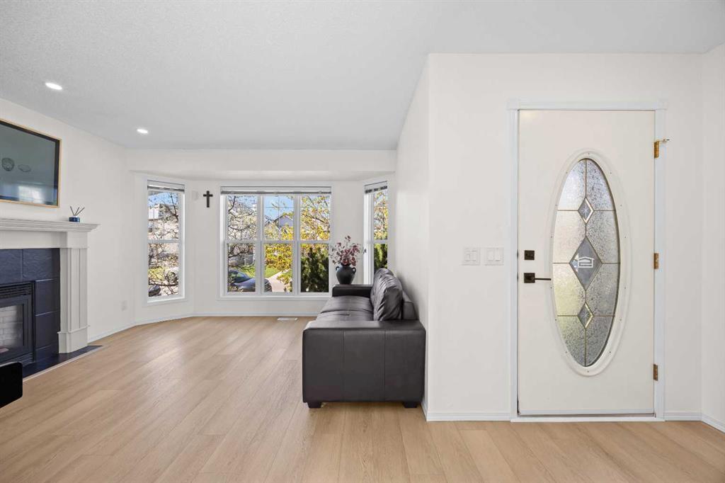 176 Arbour Grove Close NW, Calgary, AB, T3G 4J2 photo 4