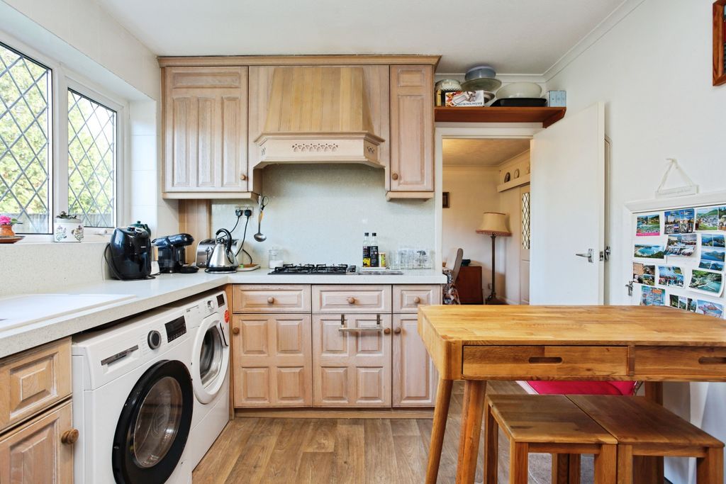 3 bed detached house for saleDerby Close, Tonbridge TN11 photo 3