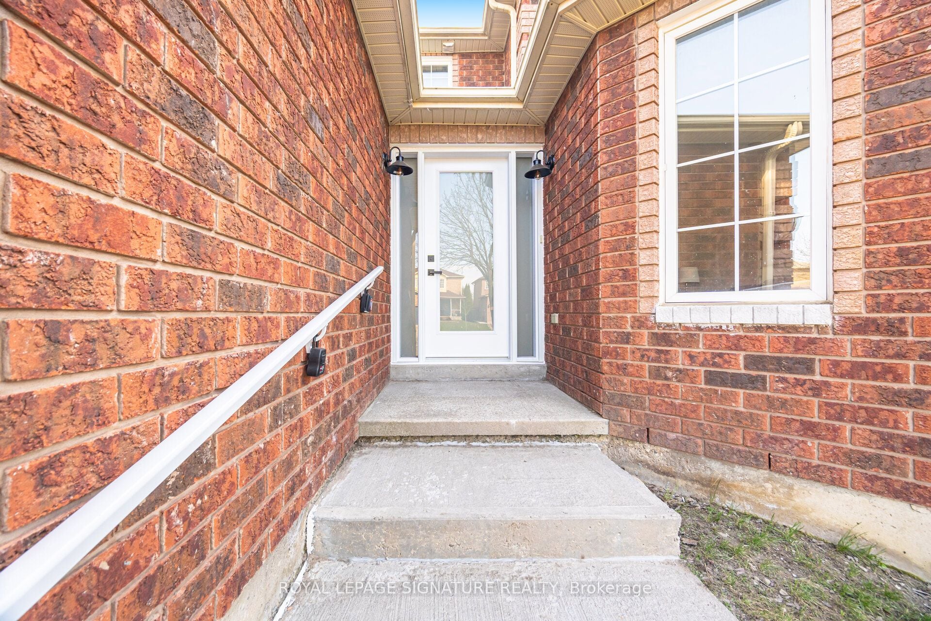 11 Wessenger Drive, Barrie, ON, L4N 8R8 photo 2