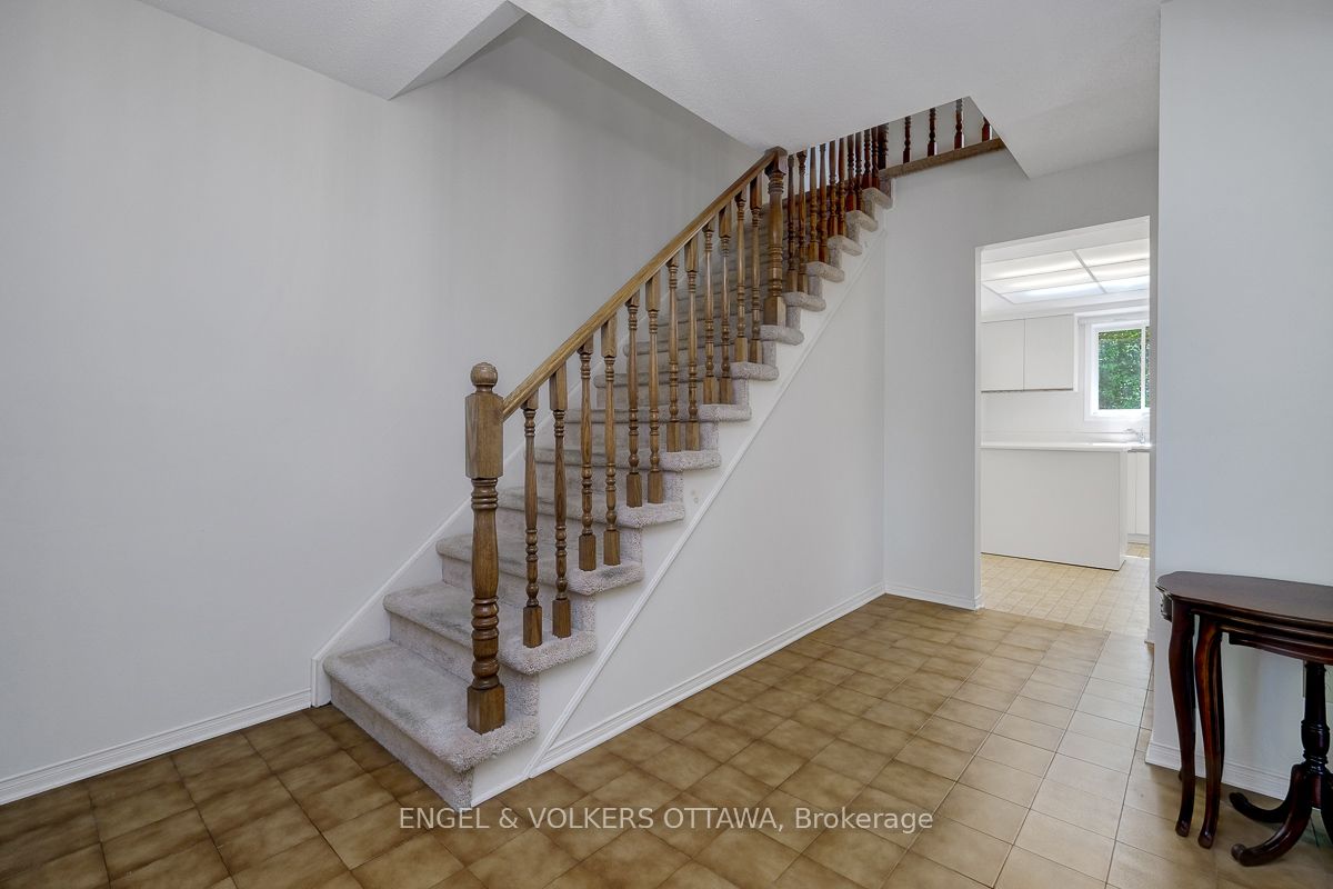 Additional image 4 of 210 Cypress Court, Ottawa, ON, K2H 8Z8