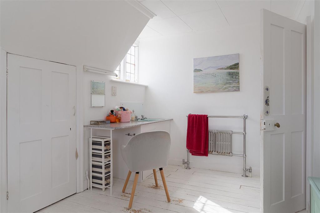 Additional image 22 of 4 bed detached house for salePendleton Road, Redhill RH1