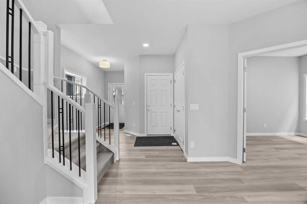 74 Lucas Place NW, Calgary, AB, T3P 2E5 photo 4