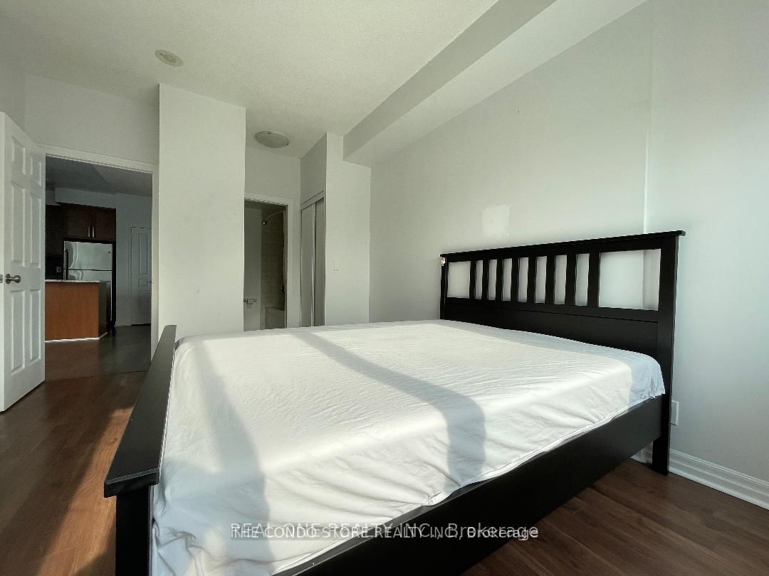 1709-220 Burnhamthorpe Road, Mississauga, ON, L5B 4N4 photo 3