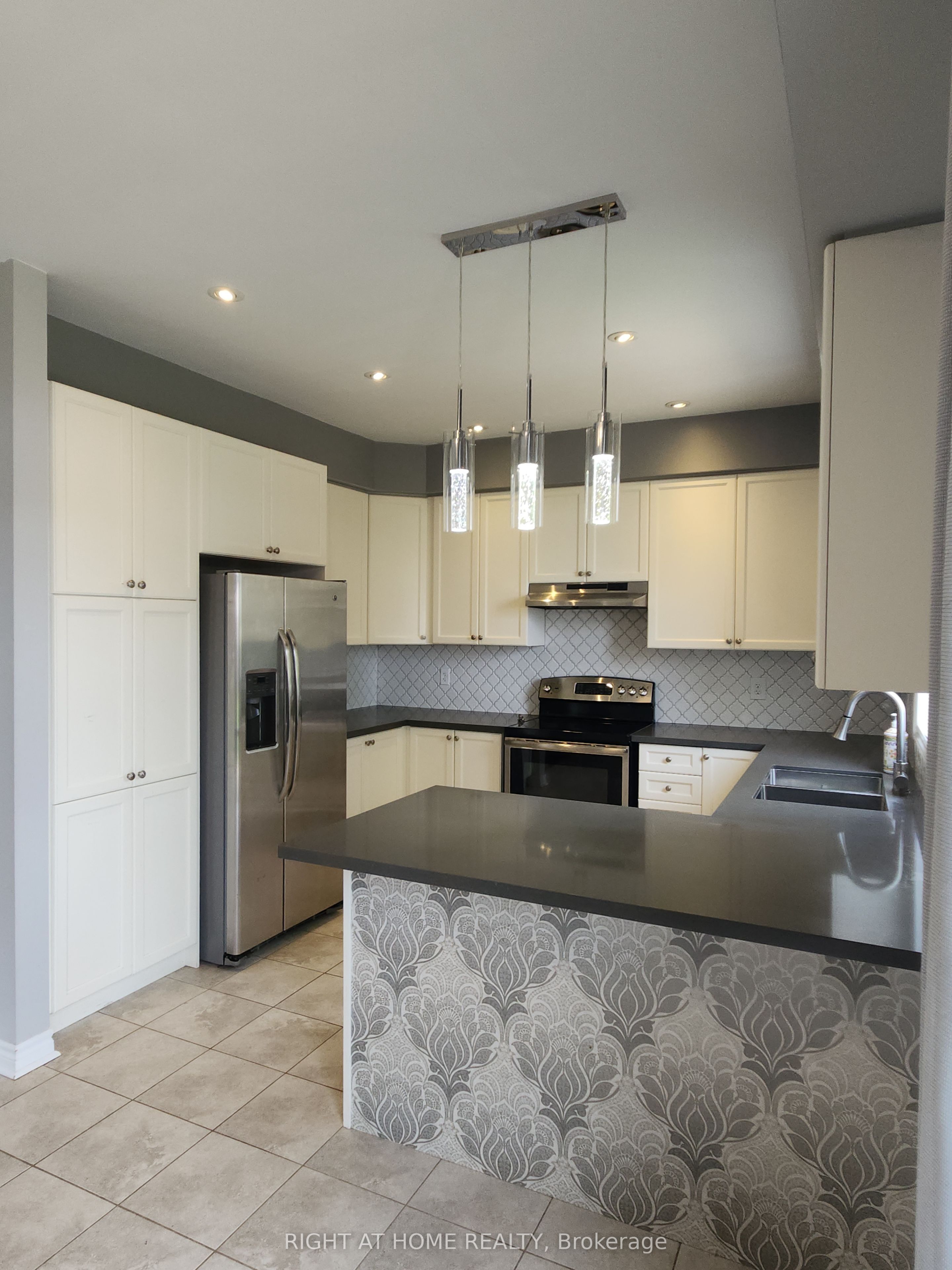 10 Collier Crescent, Essa, ON, L0M 1B5 photo 3