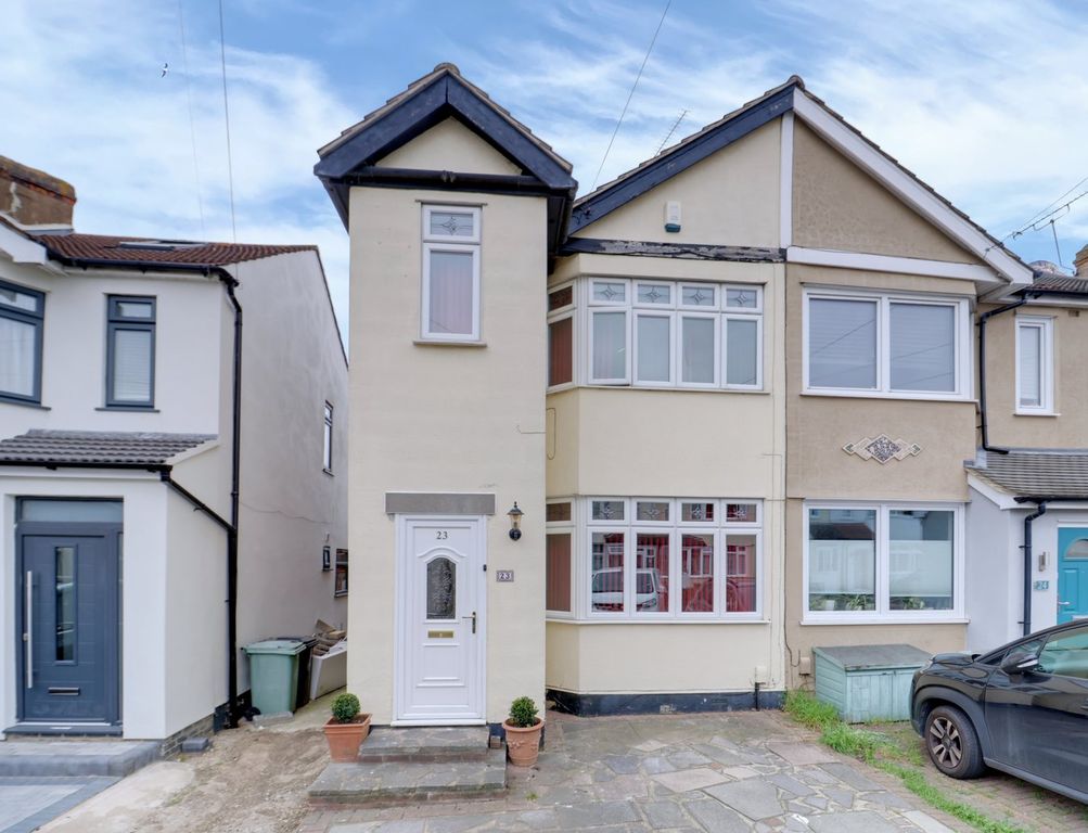 3 bed terraced house for saleGlenwood Avenue, Rainham RM13