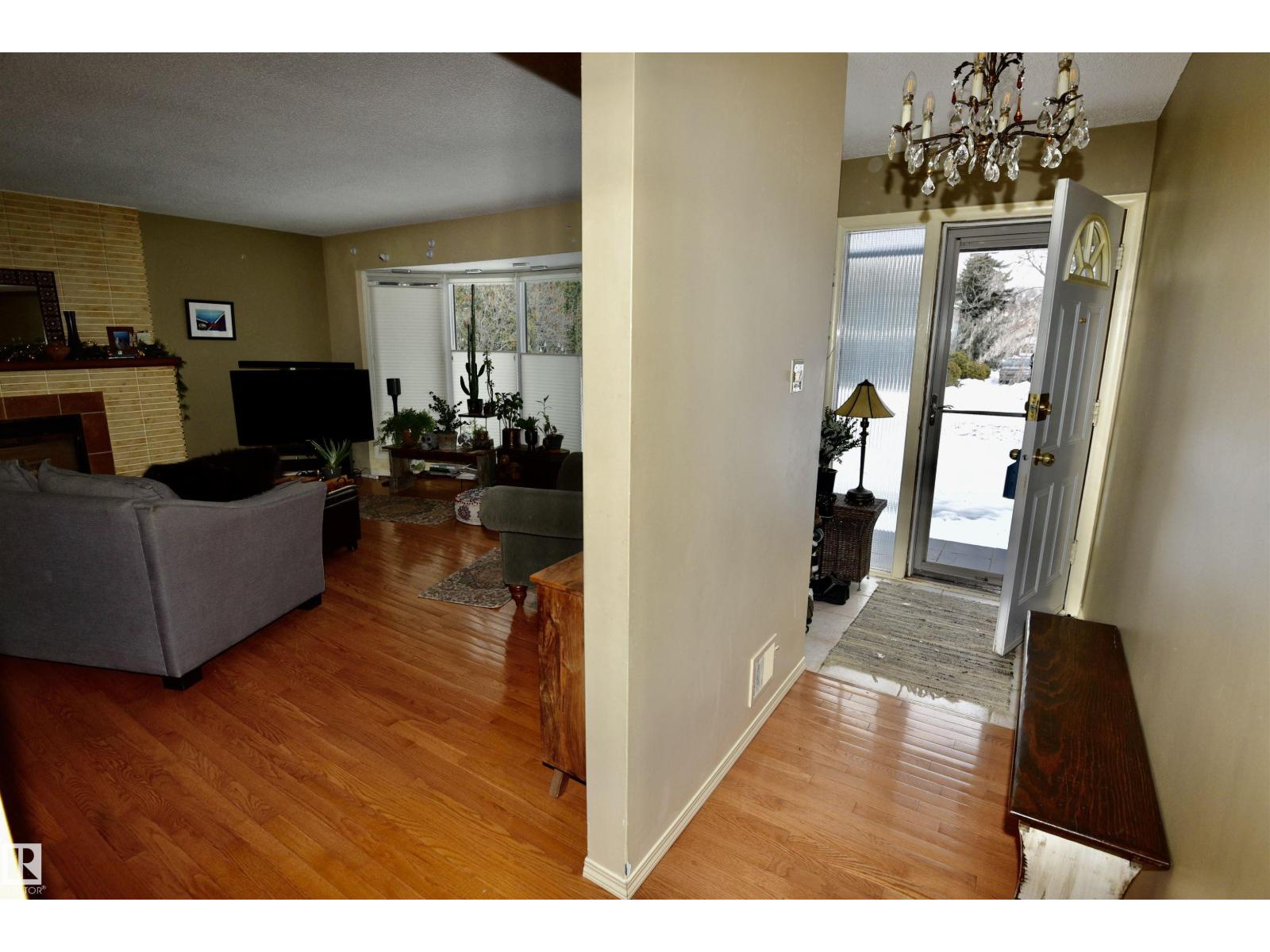 13910 101a Avenue NW, Edmonton, AB, T5N0L2 photo 2