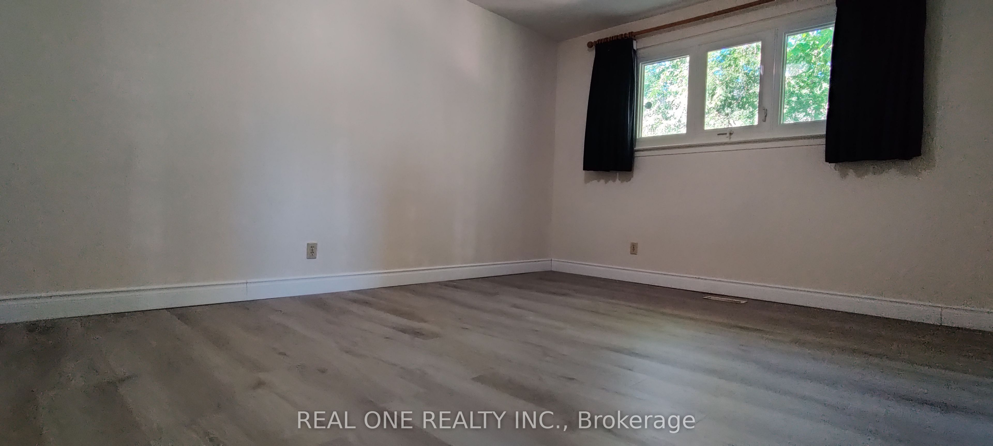 upper-9 Lisburn Crescent, Toronto, ON, M2J 2Z4