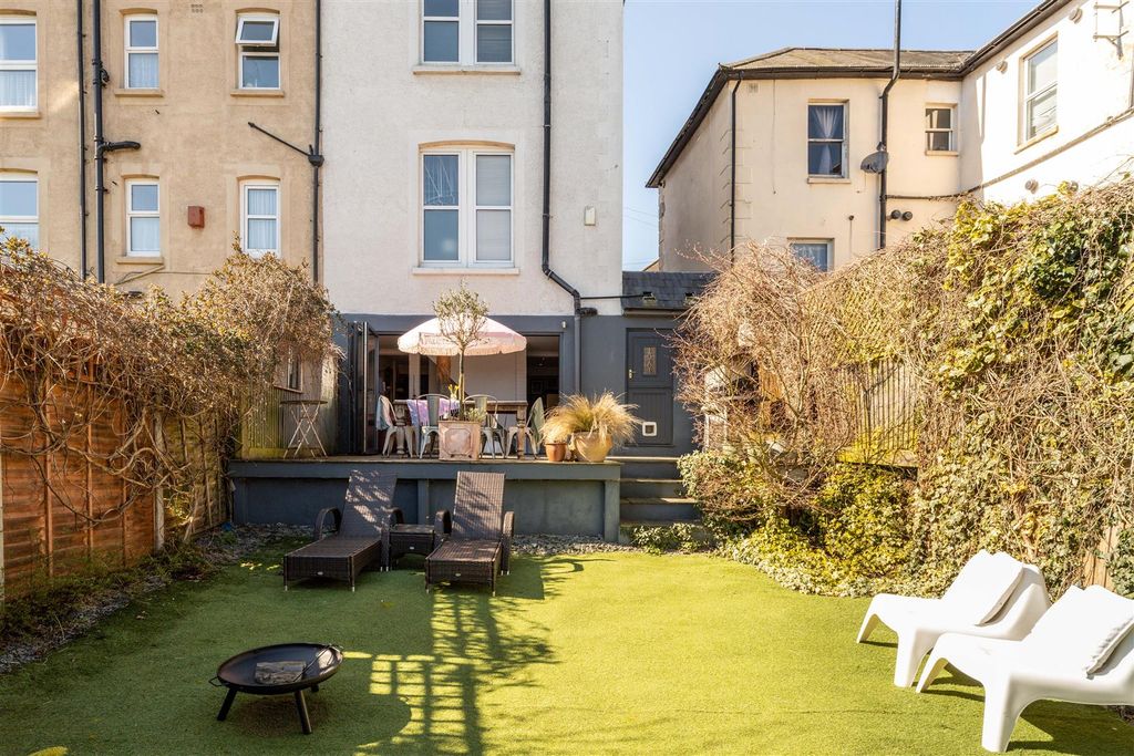 Additional image 3 of 4 bed semi-detached house for saleEarlswood Road, Redhill RH1