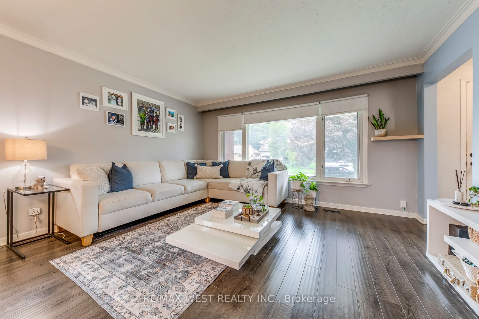 65 North Park Drive, Toronto, ON, M6L 1K4 photo 5