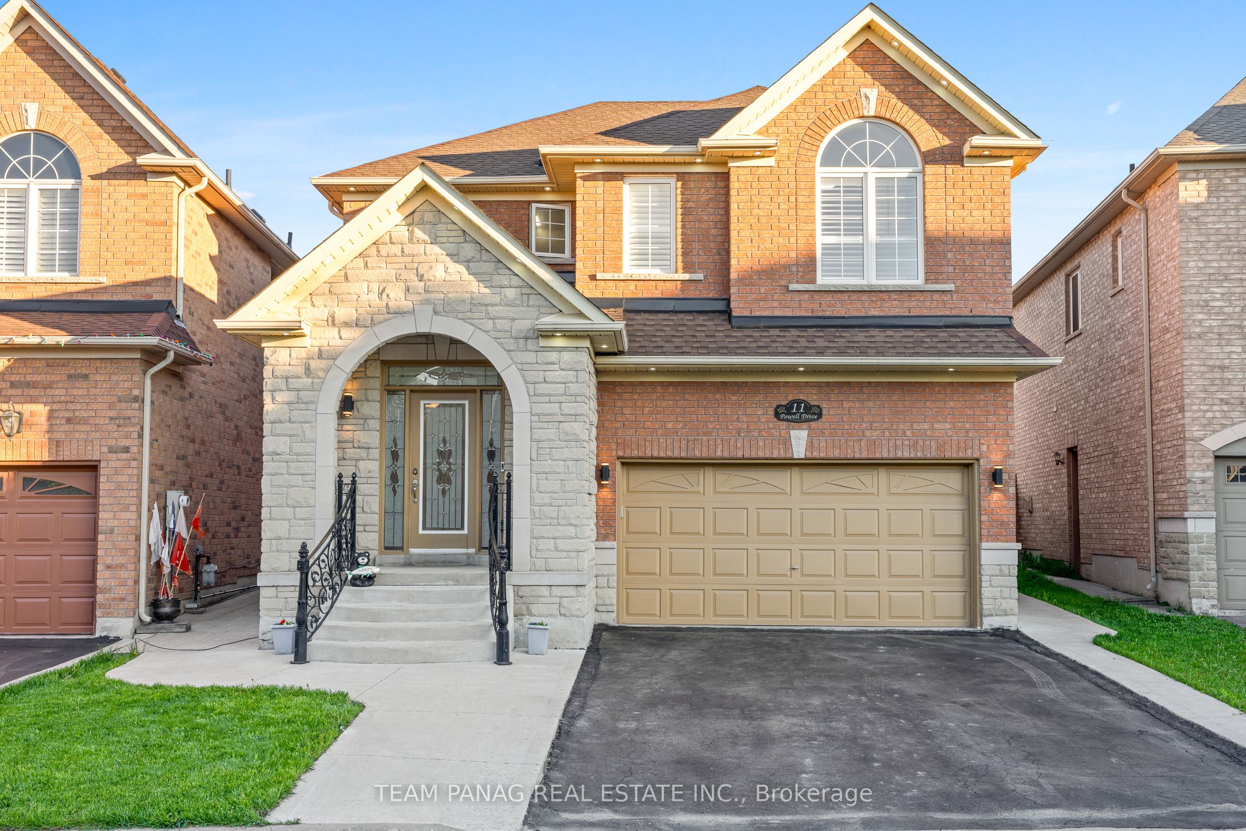 11 Powell Drive, Brampton, ON, L6R 0K9 photo 2