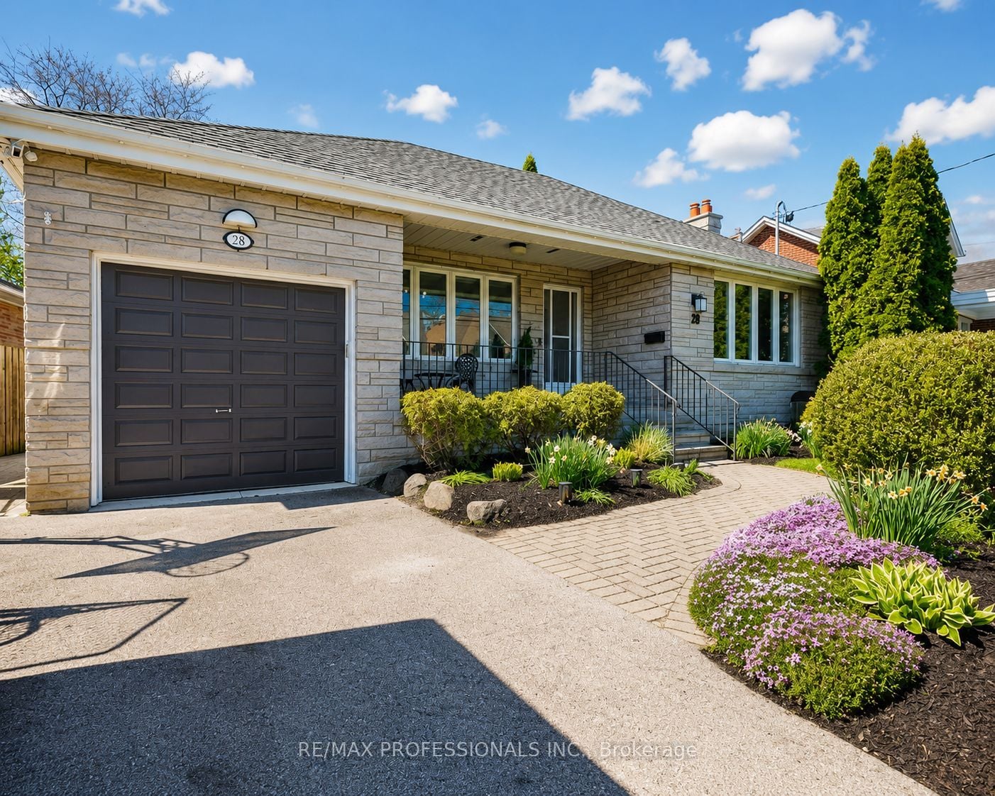 28 Spring Garden Road, Toronto, ON, M8Z 3X1