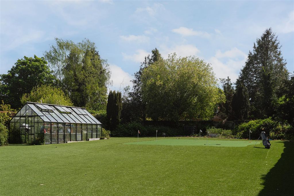 Additional image 18 of 5 bed detached bungalow for saleLodge Lane, Redhill RH1