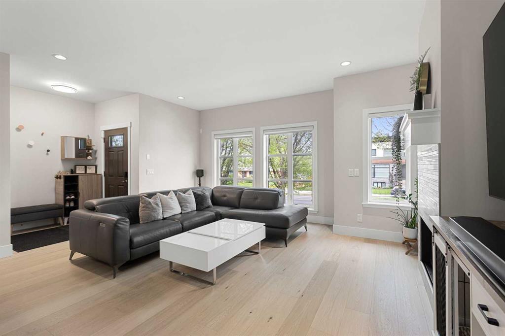 3804 Sarcee Road SW, Calgary, AB, T3E 7W9 photo 3