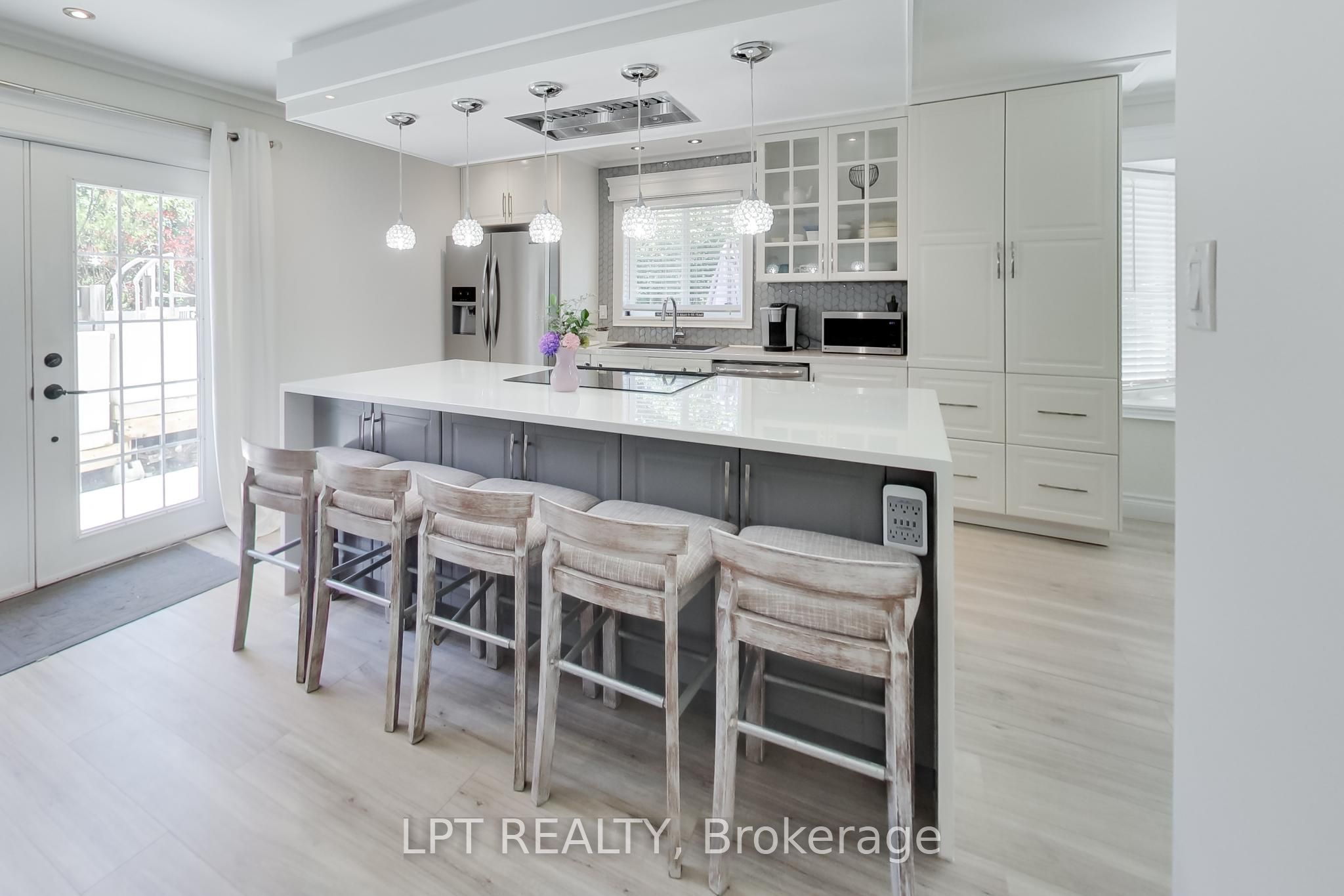 2482 Snowhill Court, Burlington, ON, L7M 1Y3 photo 2