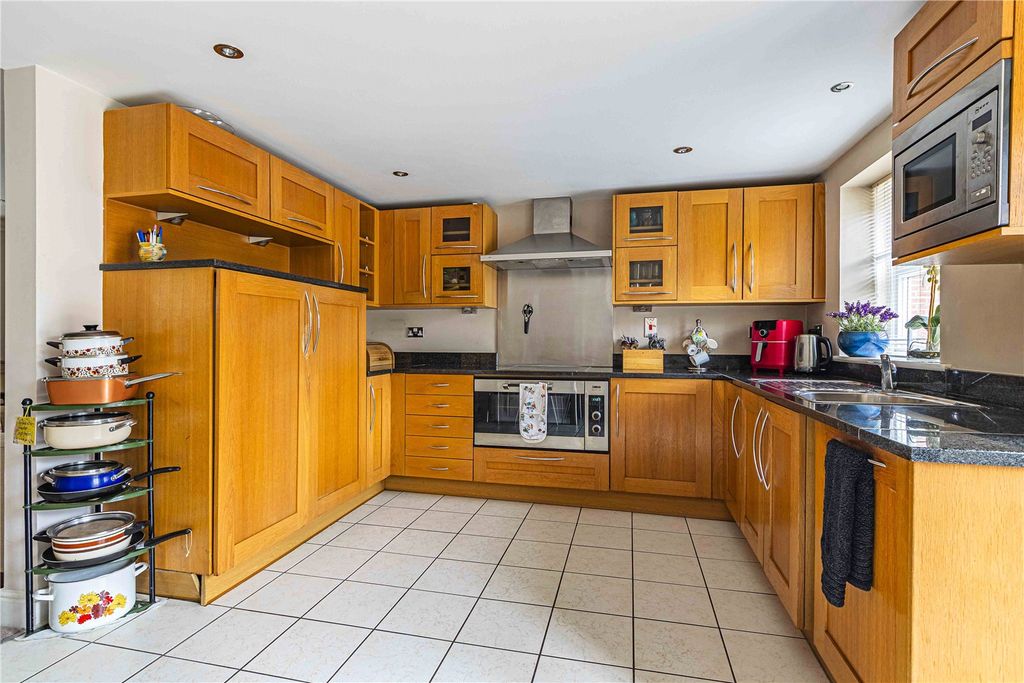 Additional image 5 of 2 bed flat for saleWatling Street, Radlett, Hertfordshire WD7
