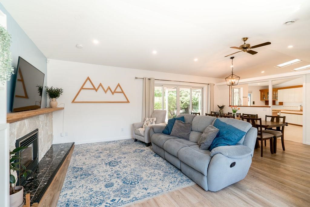 1032 Edgewater Crescent, Squamish, BC, V8B 0B2 photo 3