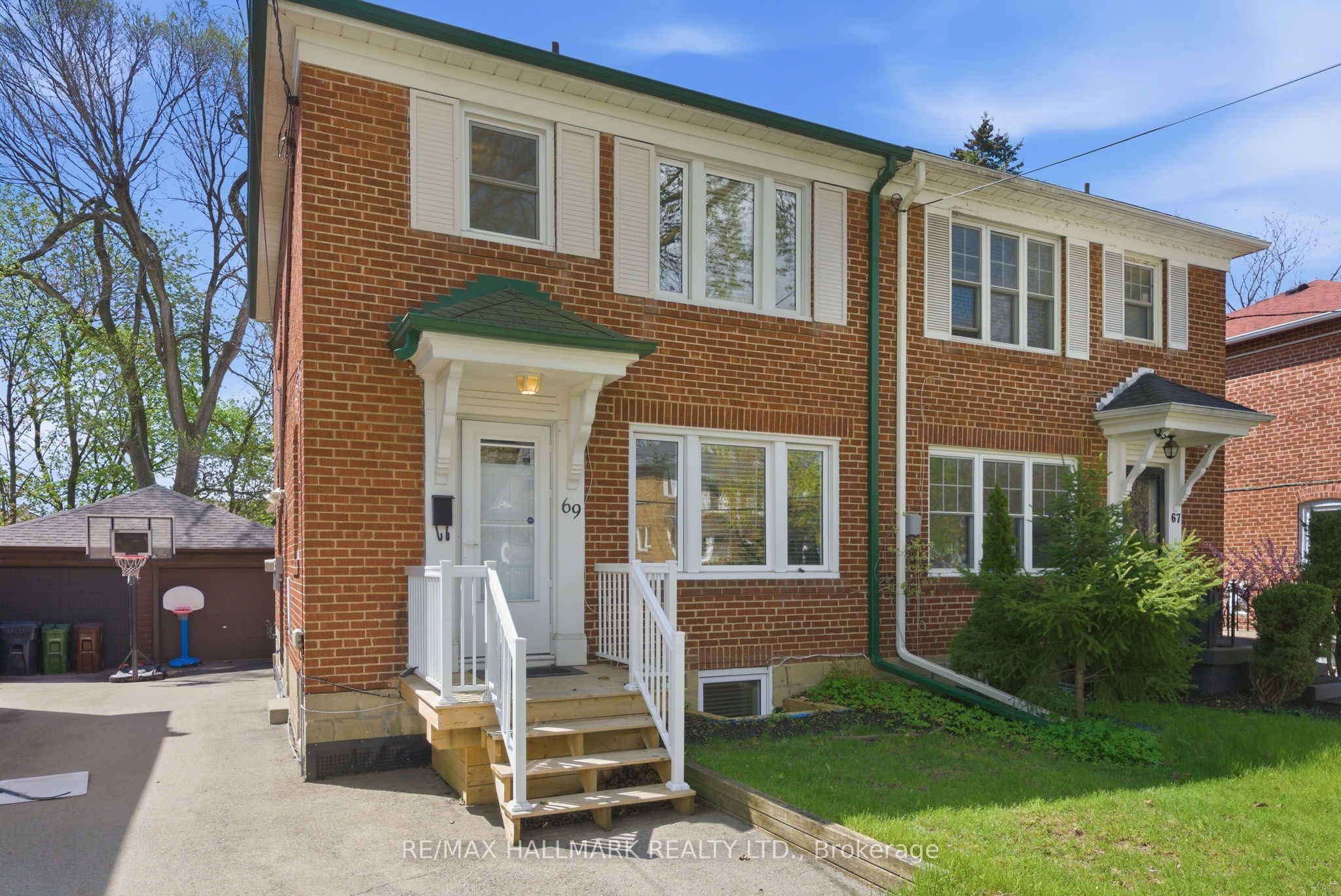 69 Thursfield Crescent, Toronto, ON, M4G 2N4 photo 3