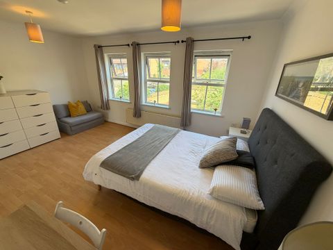 Manchester Road, London E14, Room to rent