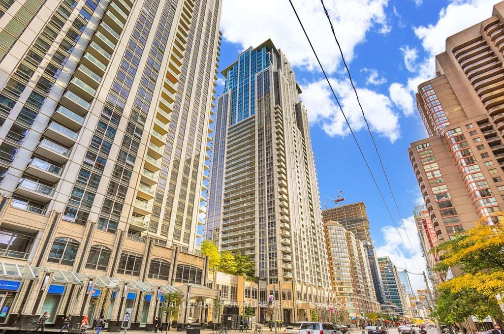 1914-761 Bay Street, Toronto, ON, M5G 2R2