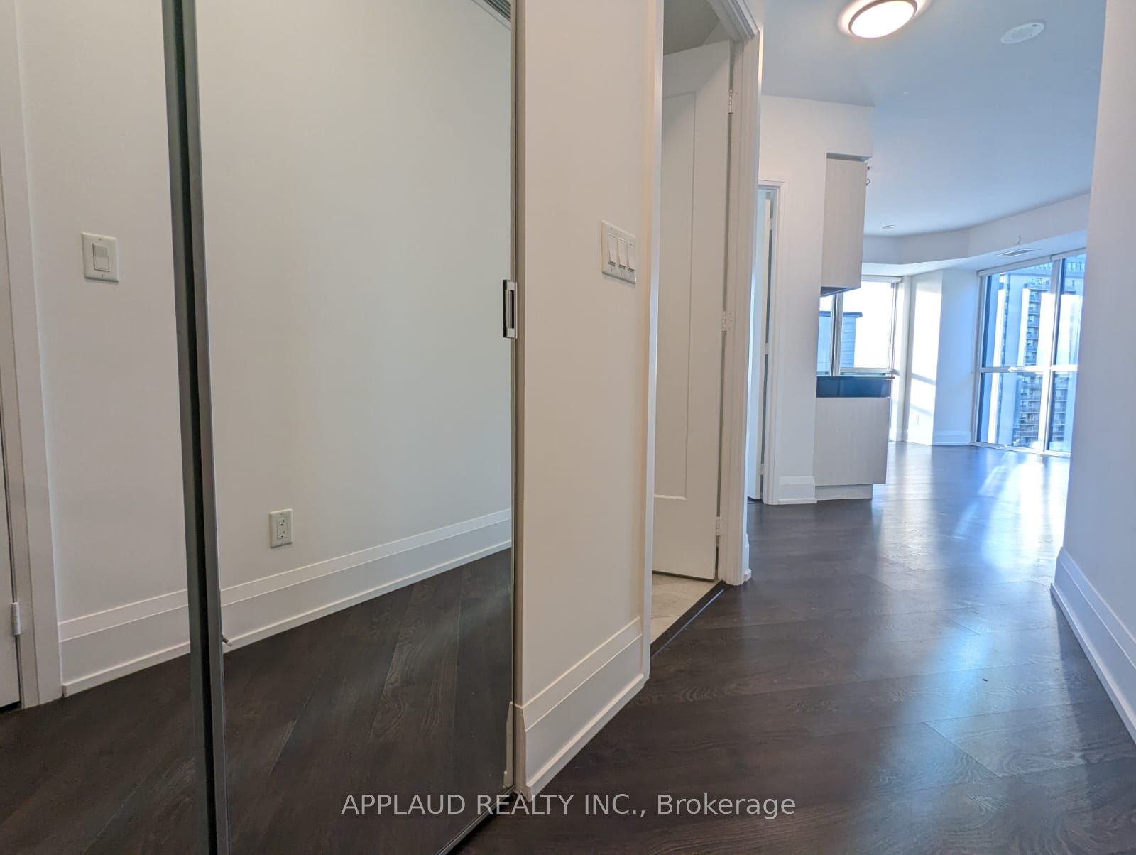 1702-101 Erskine Avenue, Toronto, ON, M4P 1Y5