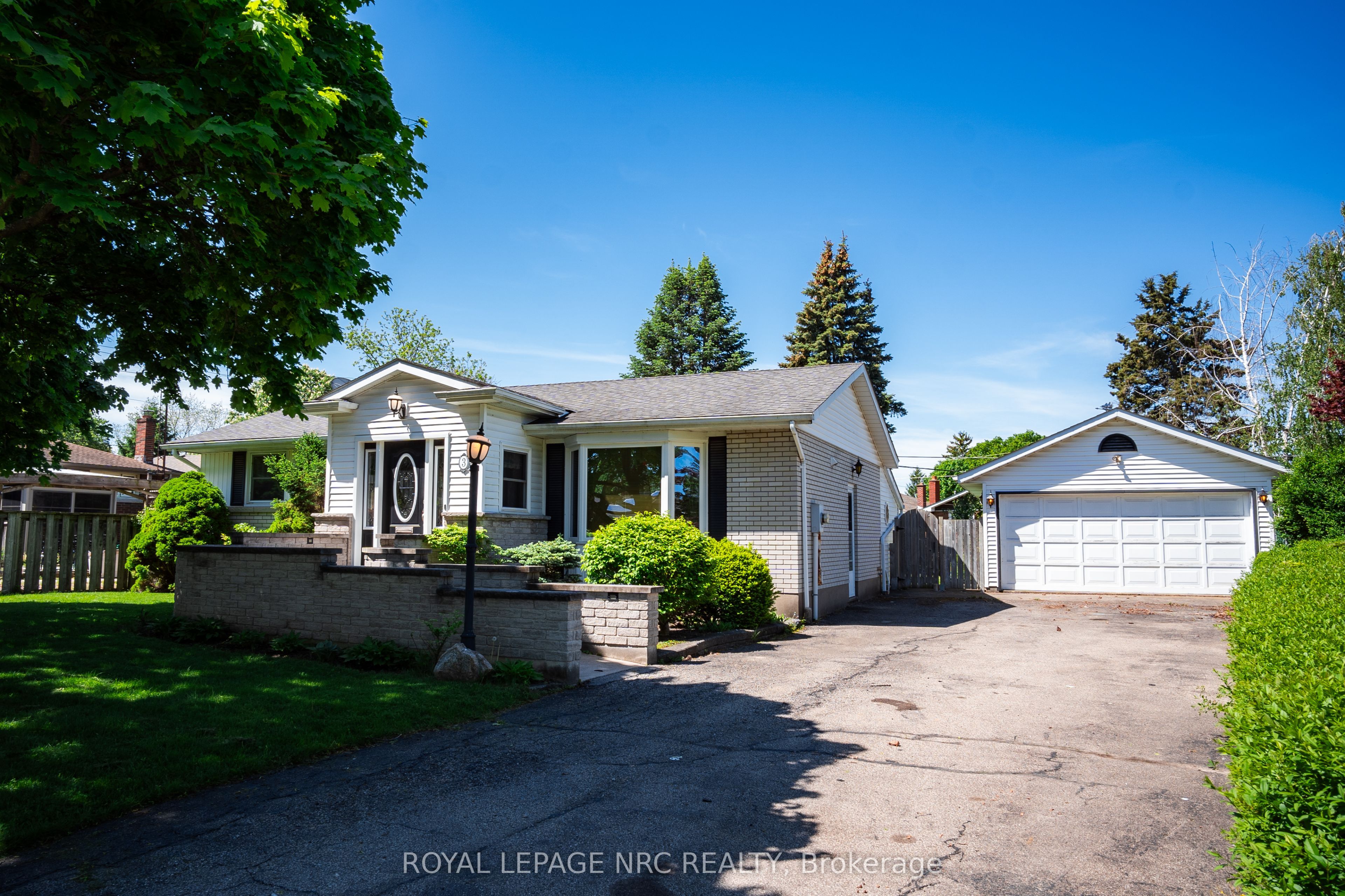 3 Monique Crescent, St. Catharines, ON, L2M 1S8