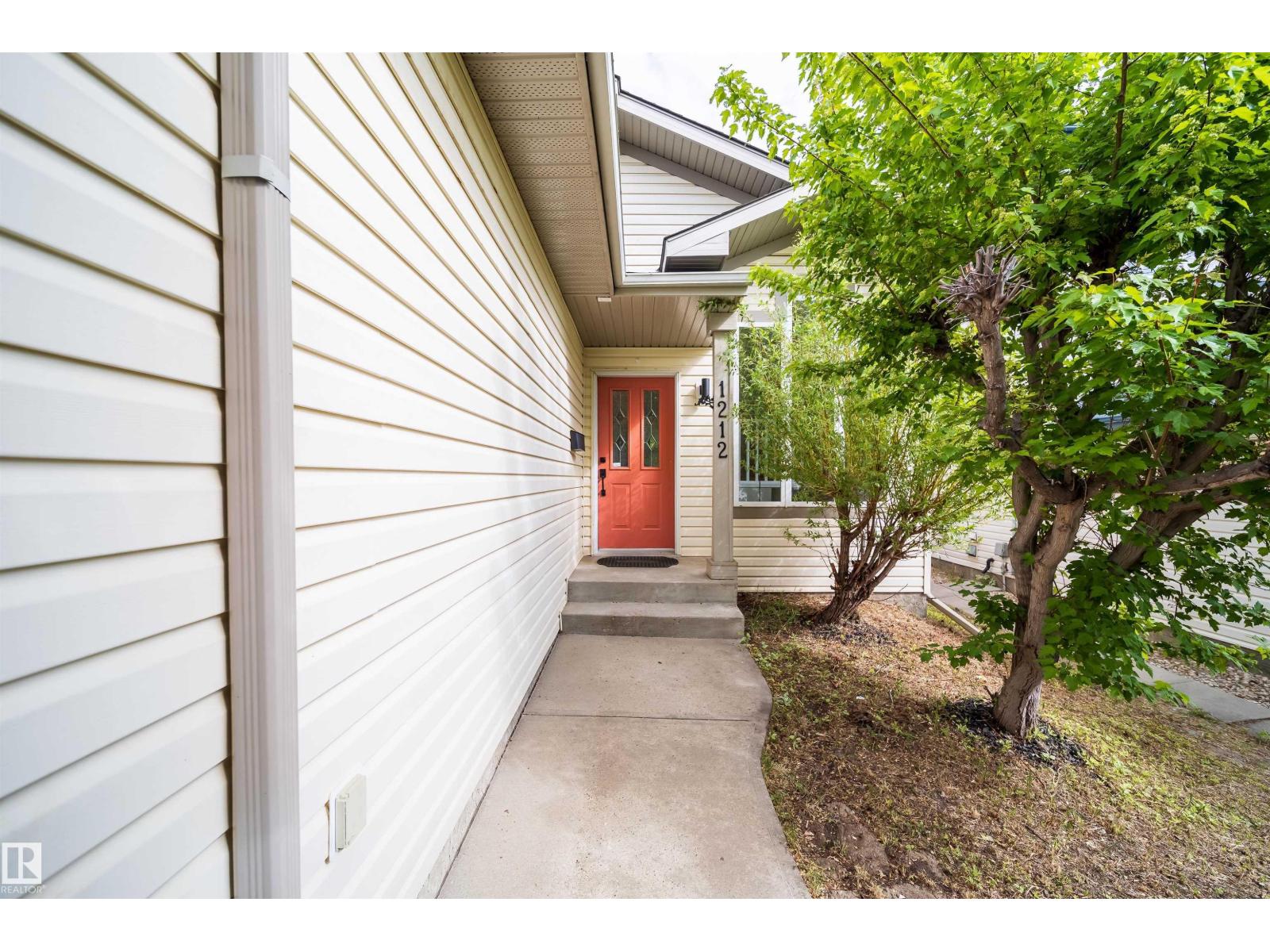1212 Ormsby Lane NW, Edmonton, AB, T5T6R2 photo 3
