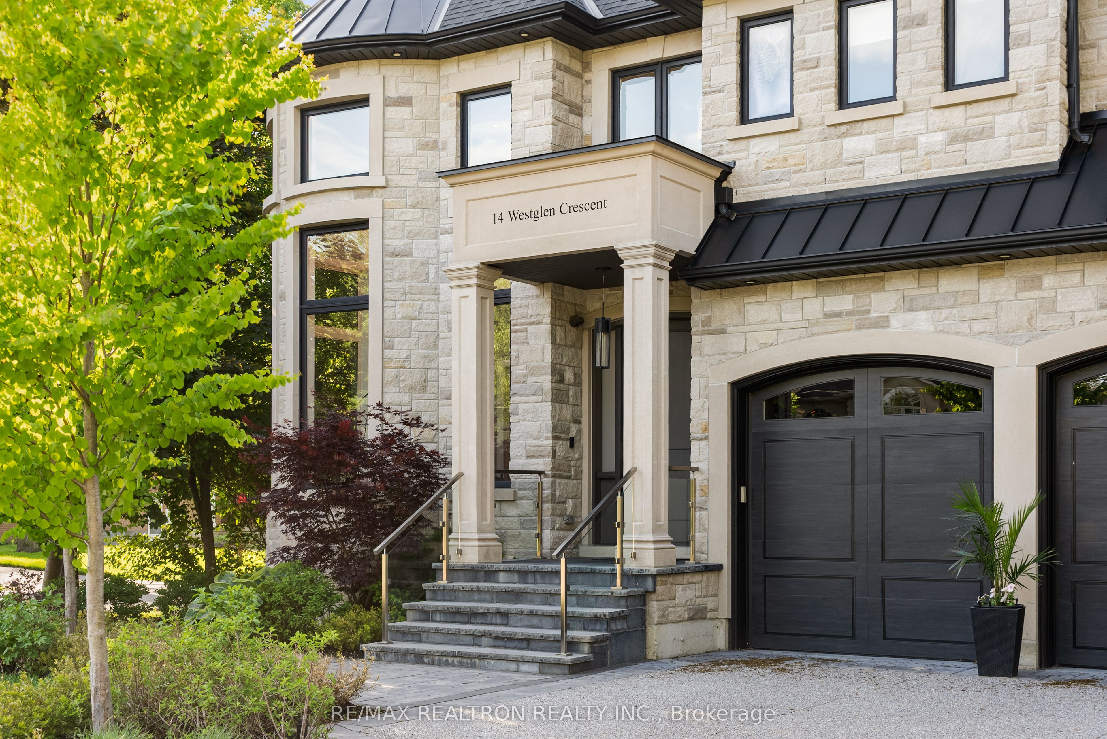 14 Westglen Crescent, Toronto, ON, M9B 4R1
