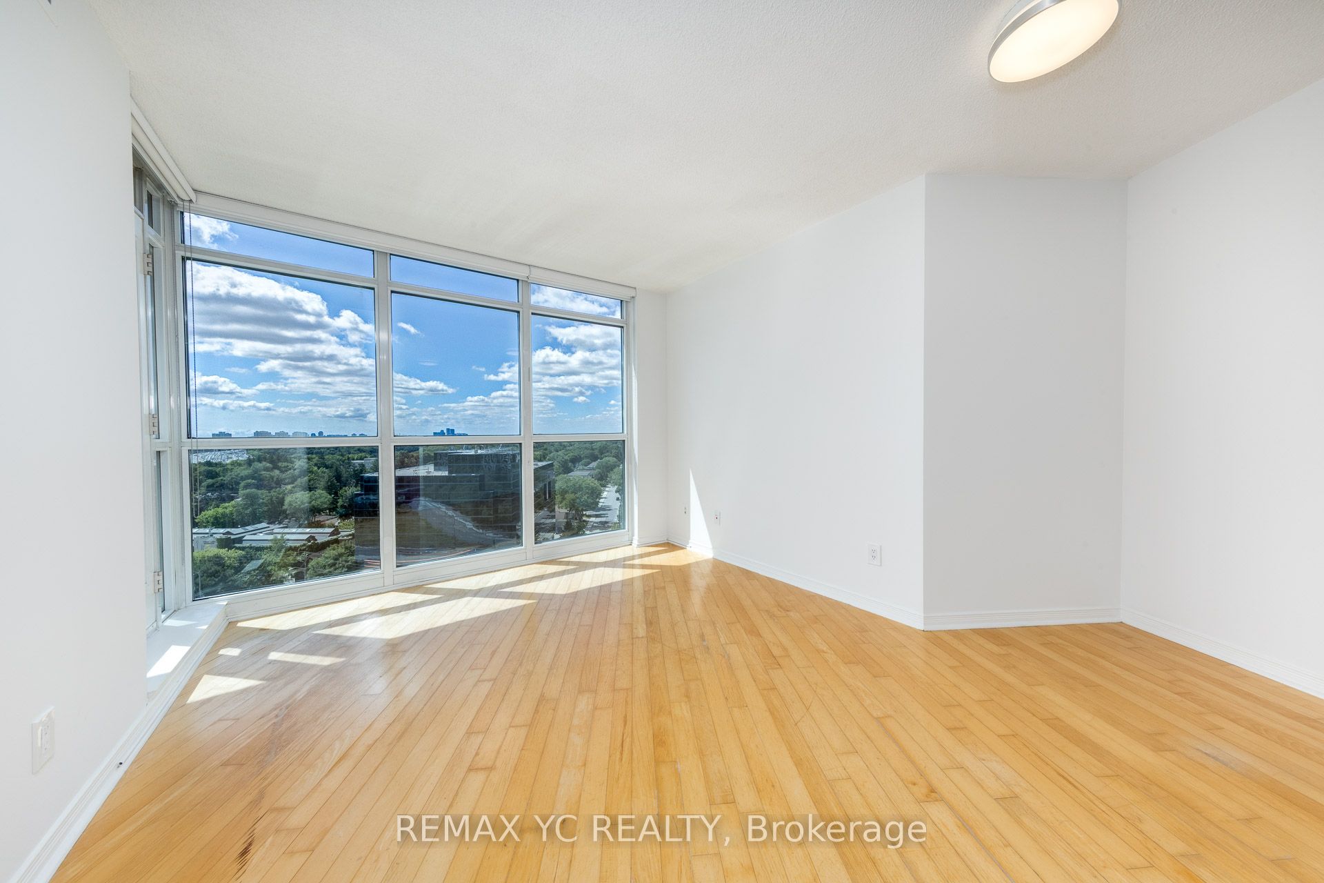 Additional image 2 of 1605-28 Harrison Garden Boulevard, Toronto, ON, M2N 7B5