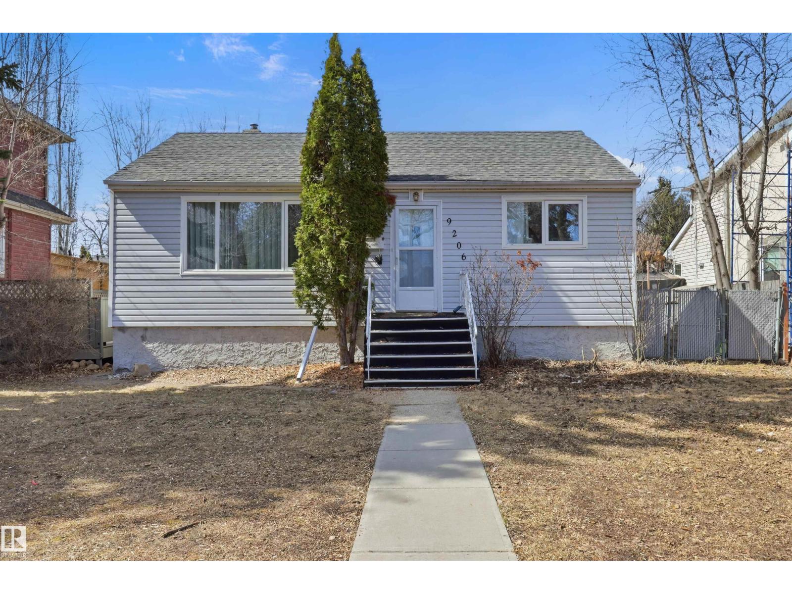 9206 90 Street NW, Edmonton, AB, T6C3M1
