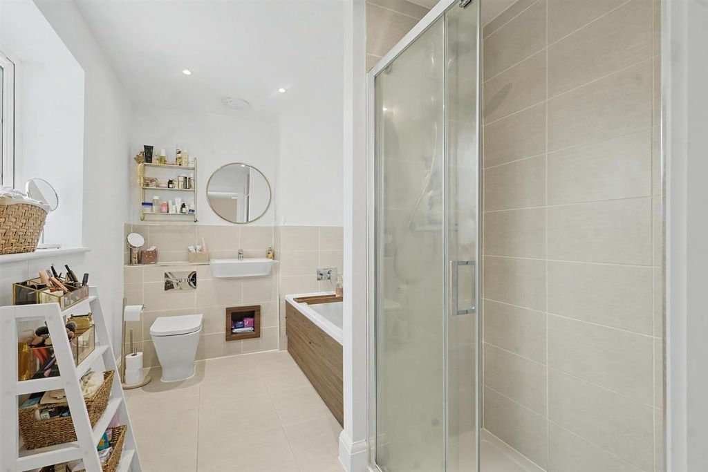 Additional image 11 of 5 bed detached house for saleElizabeth Gardens, Rochford SS4
