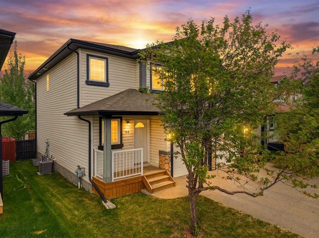 44 Arthur Close, Red Deer, AB, T4R 3M5