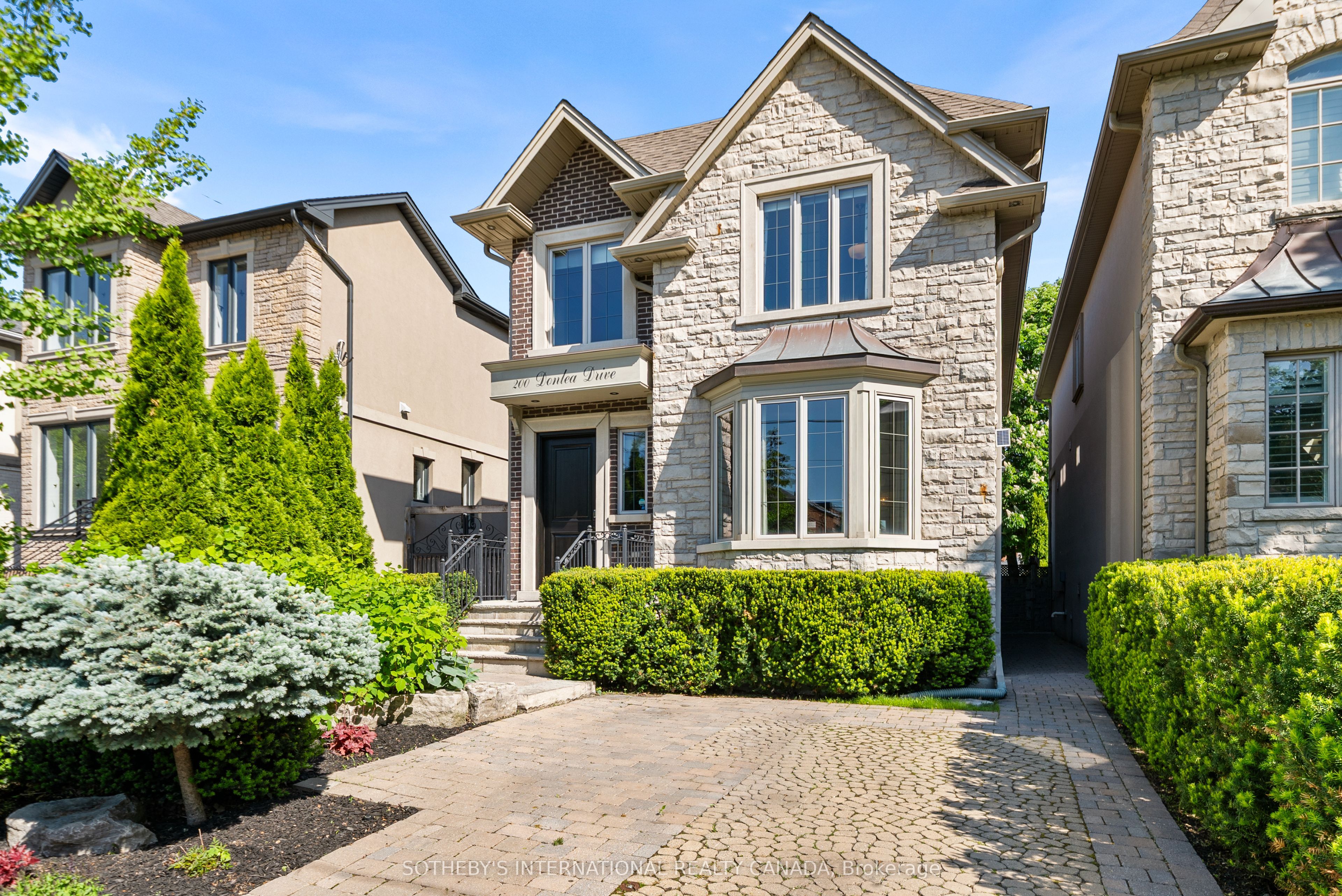 200 Donlea Drive, Toronto, ON, M4G 2M9 photo 2