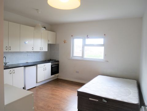 Lady Margaret Road, Southall UB1, Studio to rent