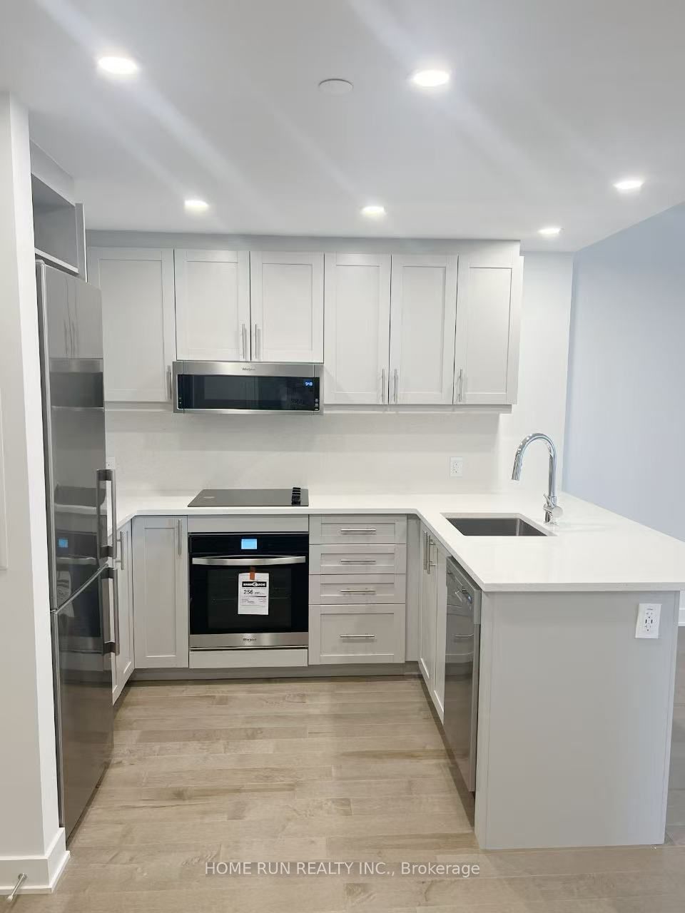 Additional image 2 of 804-340 Queen Street, Ottawa, ON, K1R 0G1