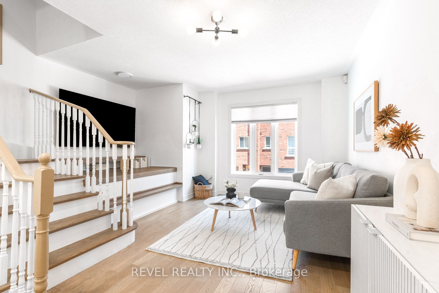 8 Grogan Mews, Toronto, ON, M6H 4J9 photo 2