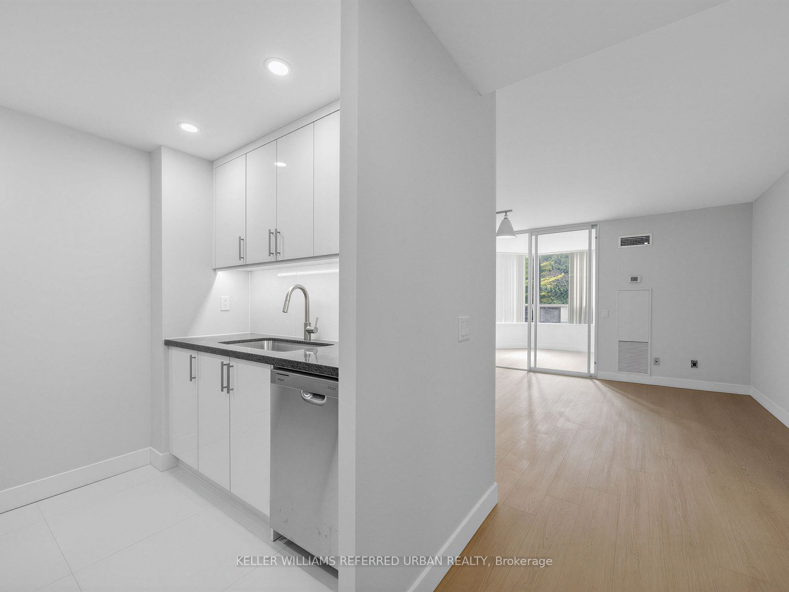217-7 Bishop Avenue, Toronto, ON, M2M 4J4 photo 3