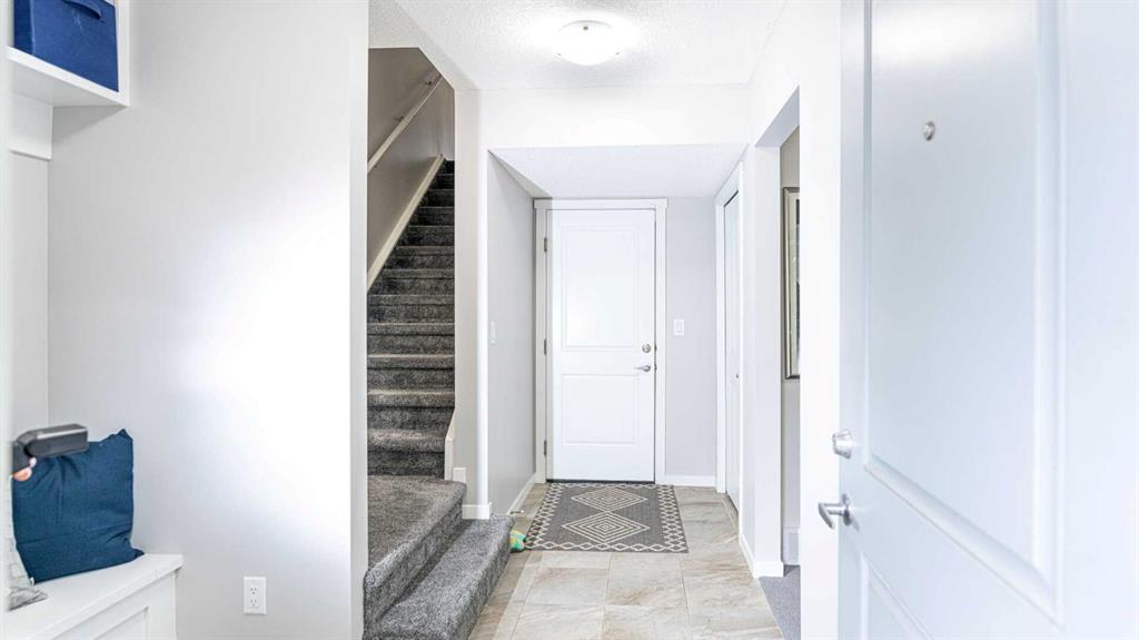 340 Legacy Point SE, Calgary, AB, T2X 3Z3 photo 5
