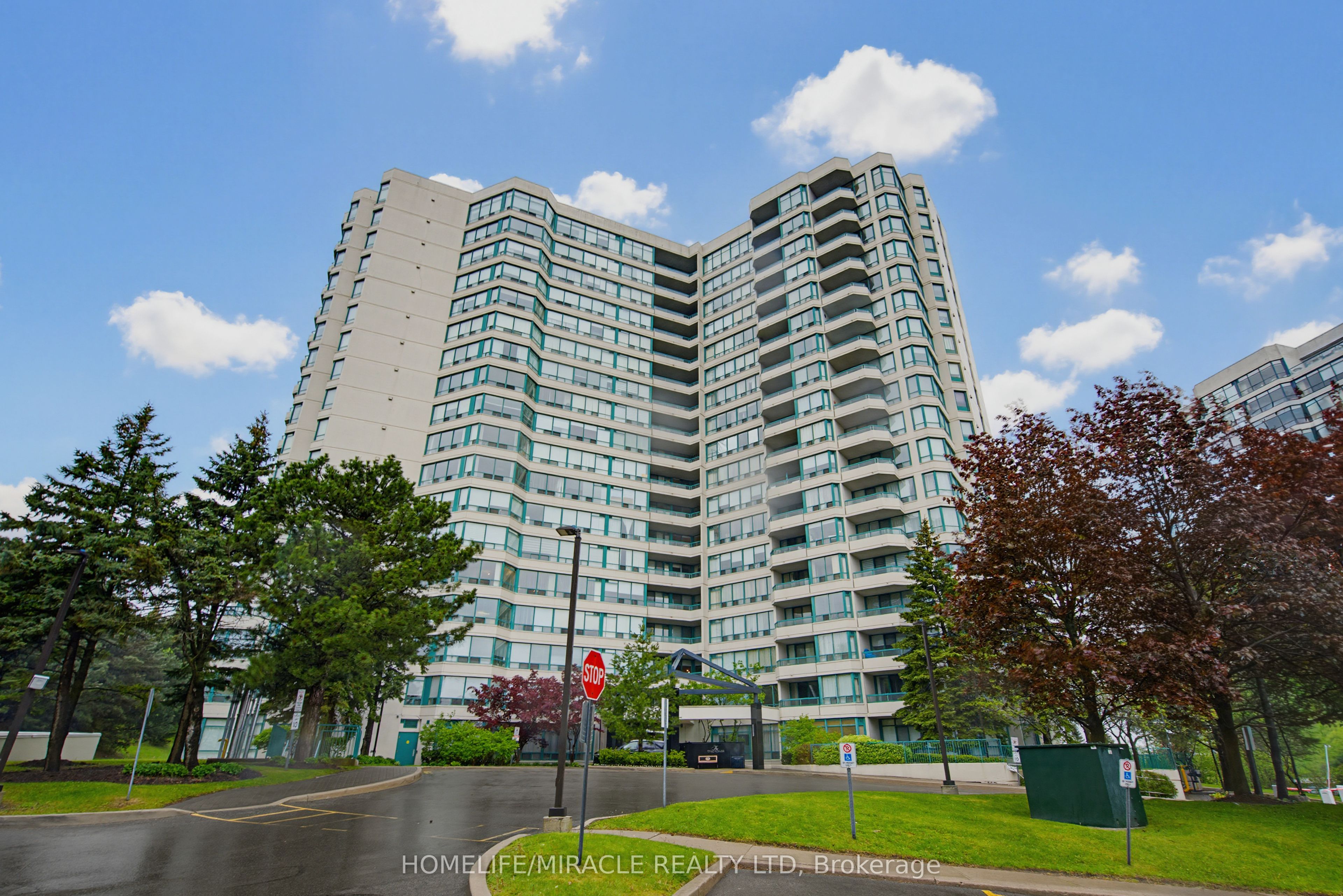 PH211-7250 Yonge Street, Vaughan, ON, L4J 7X1