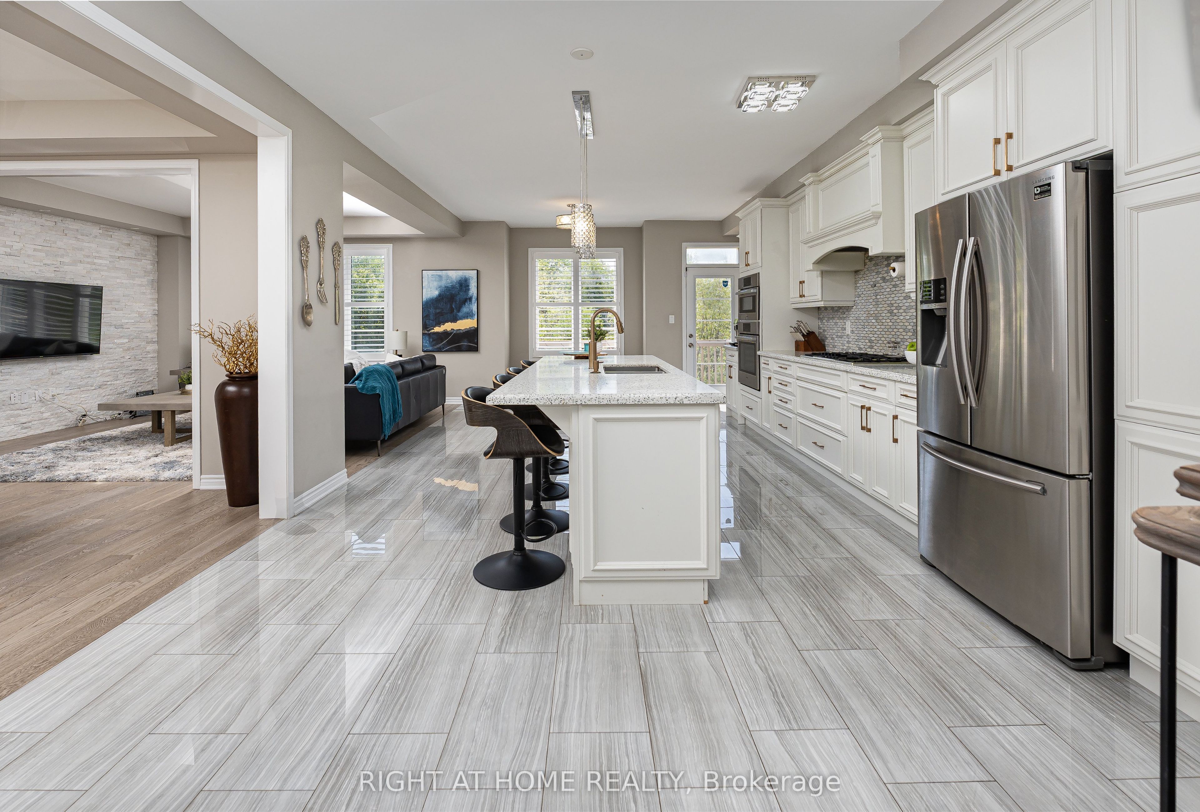 Additional image 6 of 1056 Foxtail Crescent, Pickering, ON, L1X 0E7