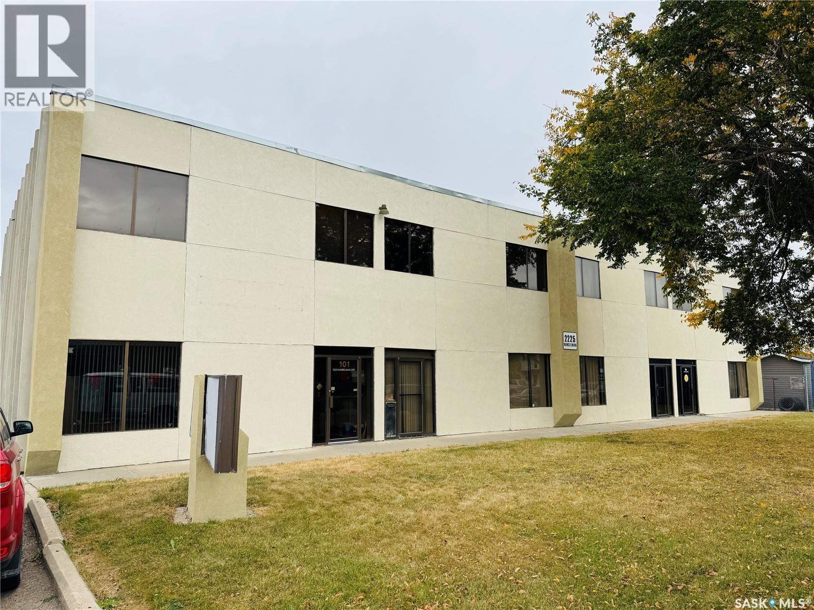 201-2225 Hanselman Court, Saskatoon, SK, S7L6A8